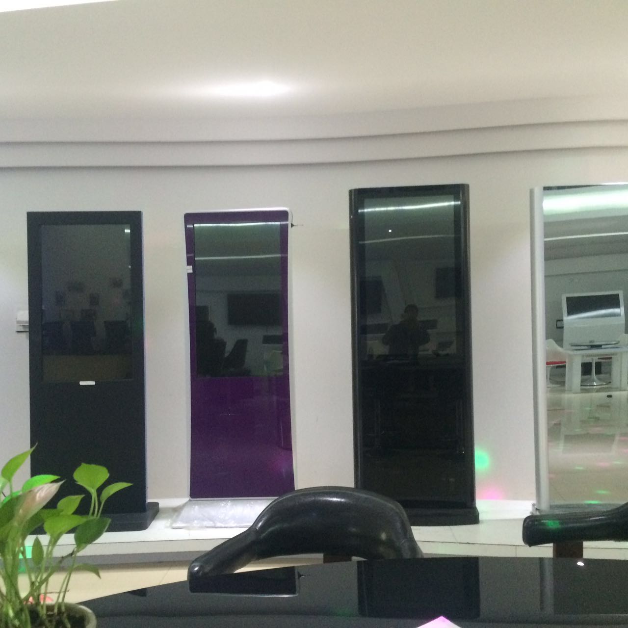 多媒體觸摸顯示屏一體機(jī)